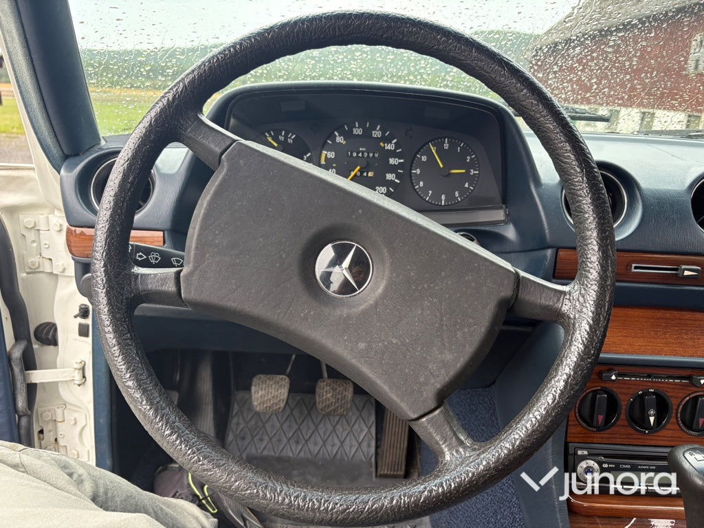 Veteranbil Mercedes-Benz 123/200
