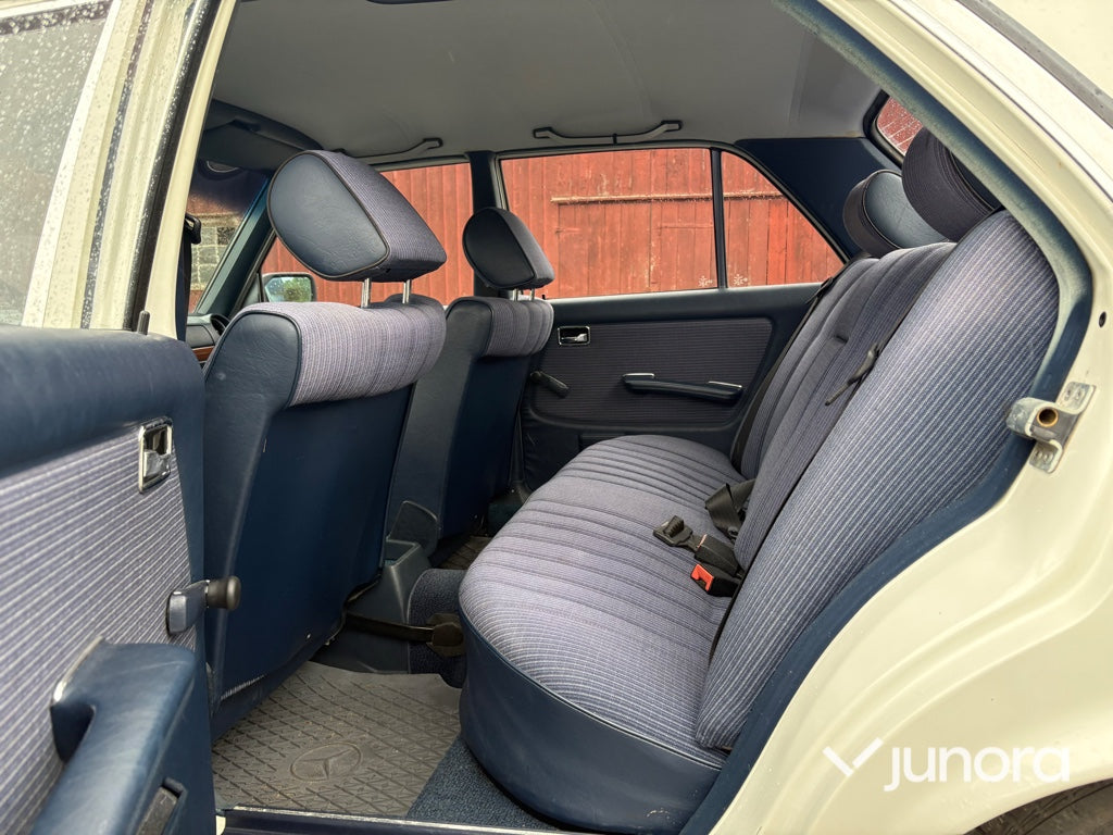 Veteranbil Mercedes-Benz 123/200