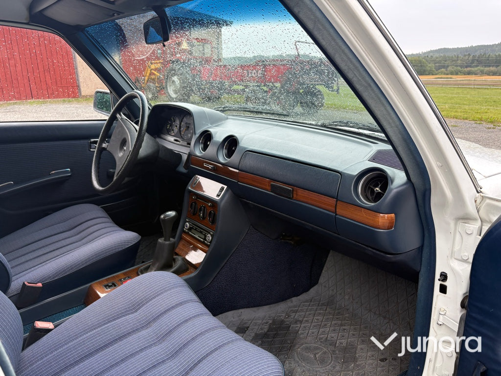 Veteranbil Mercedes-Benz 123/200