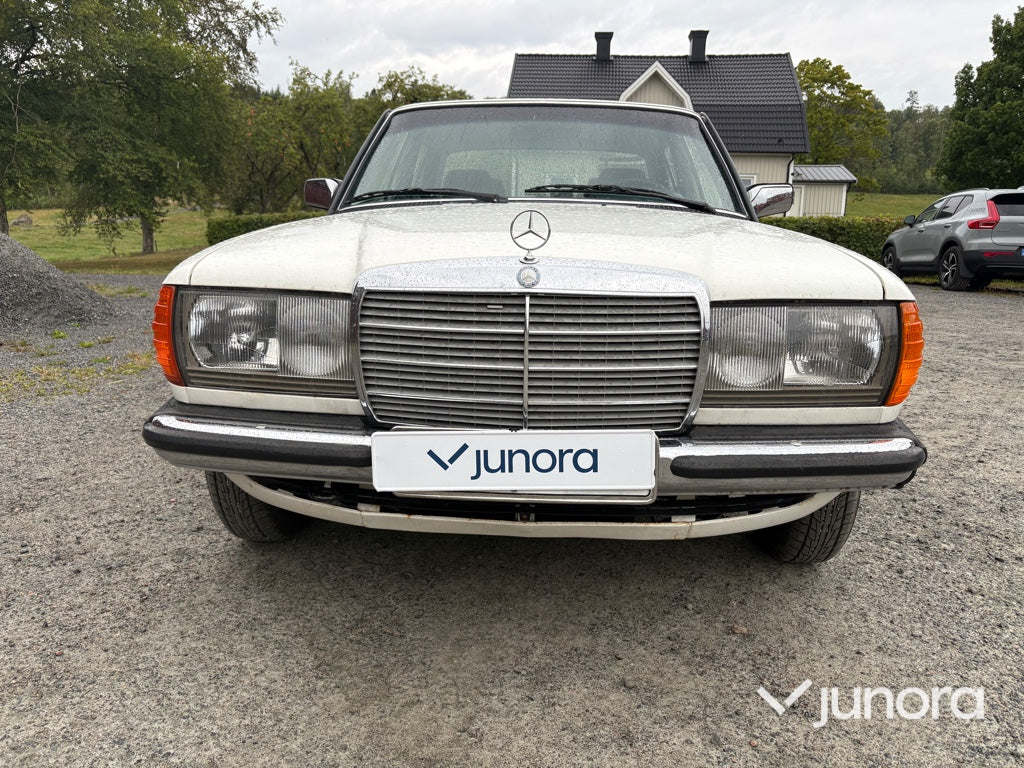 Veteranbil Mercedes-Benz 123/200