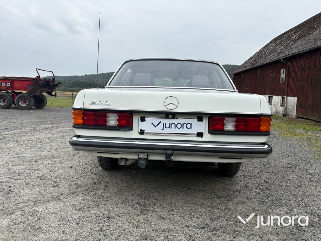 Veteranbil Mercedes-Benz 123/200