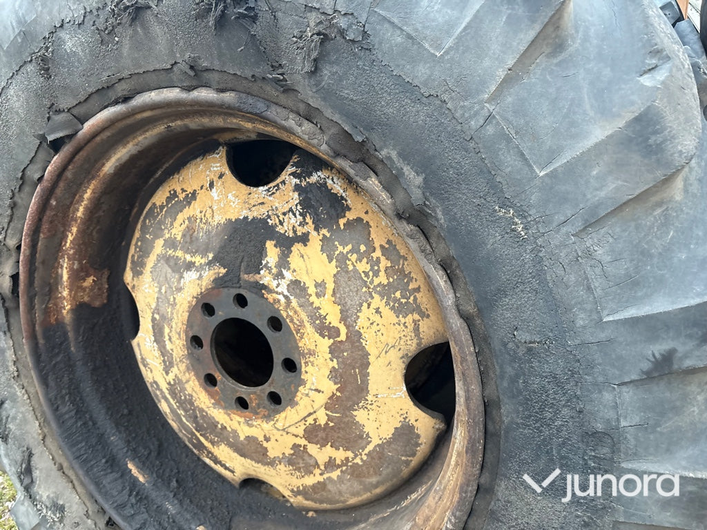 Traktordäck med fälg - Firestone 15-37
