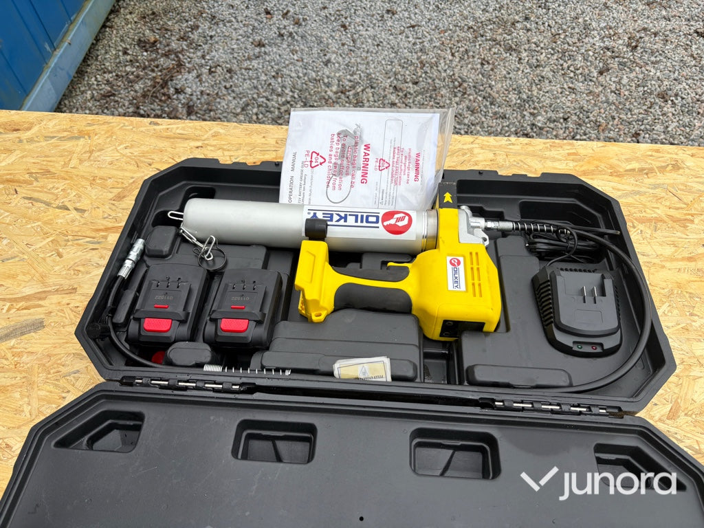 Batteridriven fettspruta – med batterier, laddare och väska