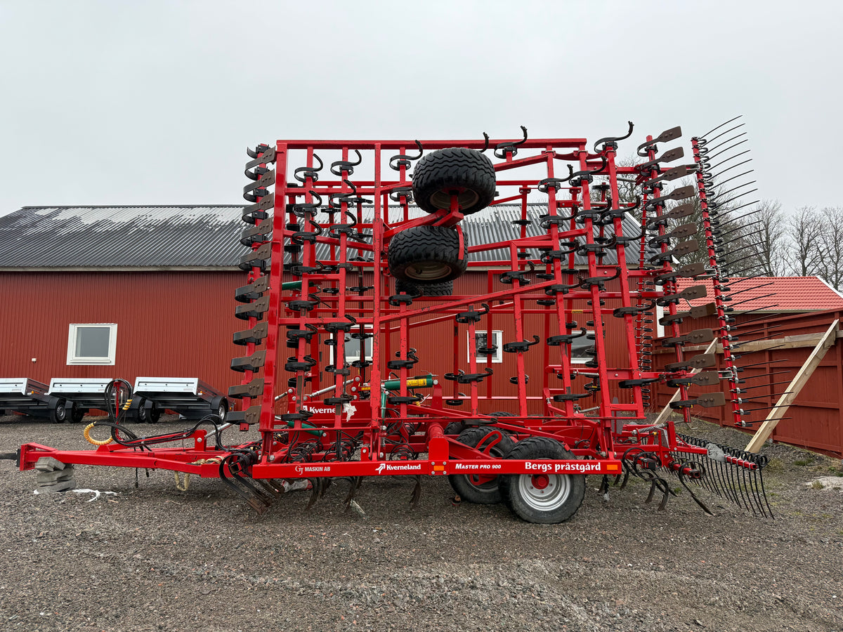 Harv Kverneland Master PRO 900