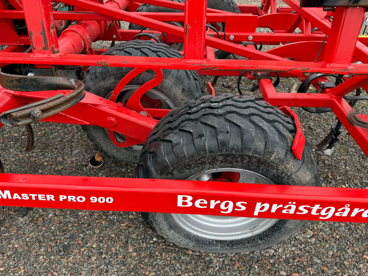 Harv Kverneland Master PRO 900
