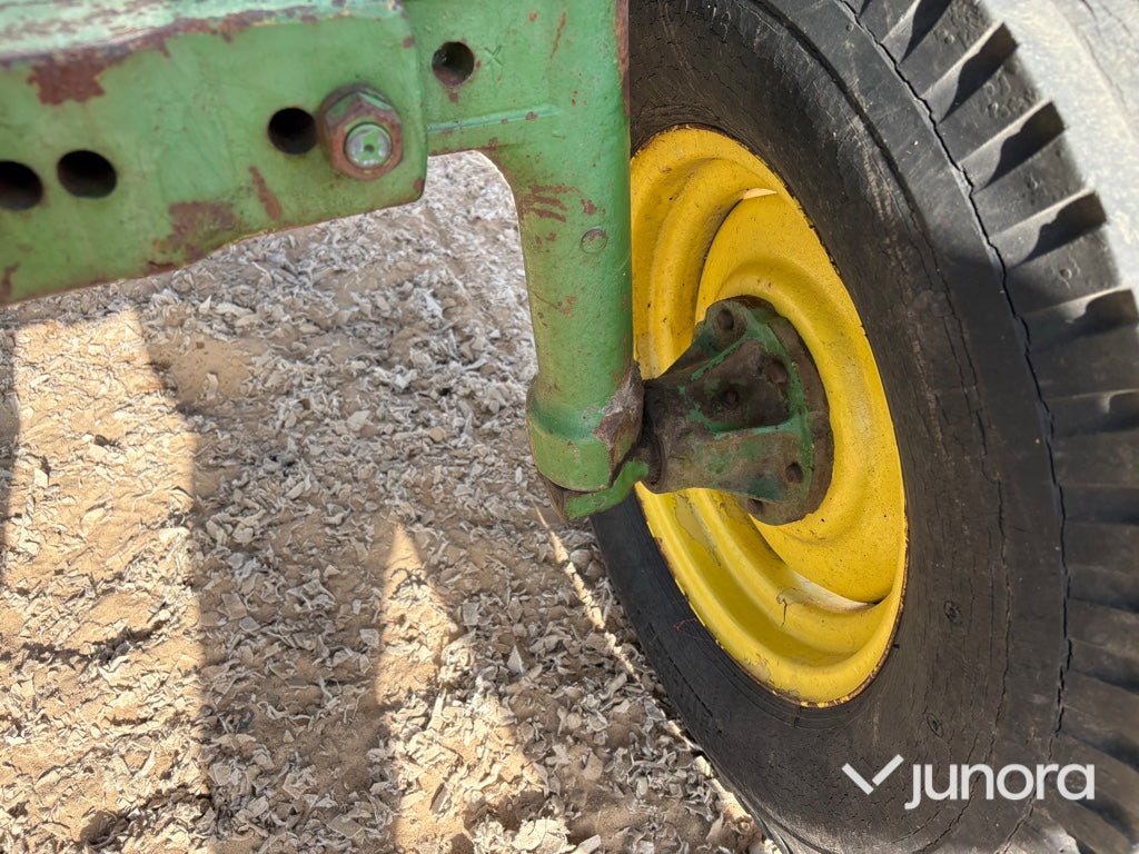 Traktor - John Deere 2020