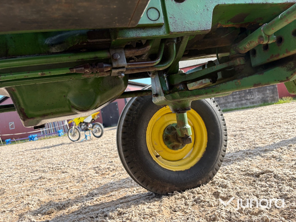 Traktor - John Deere 2020