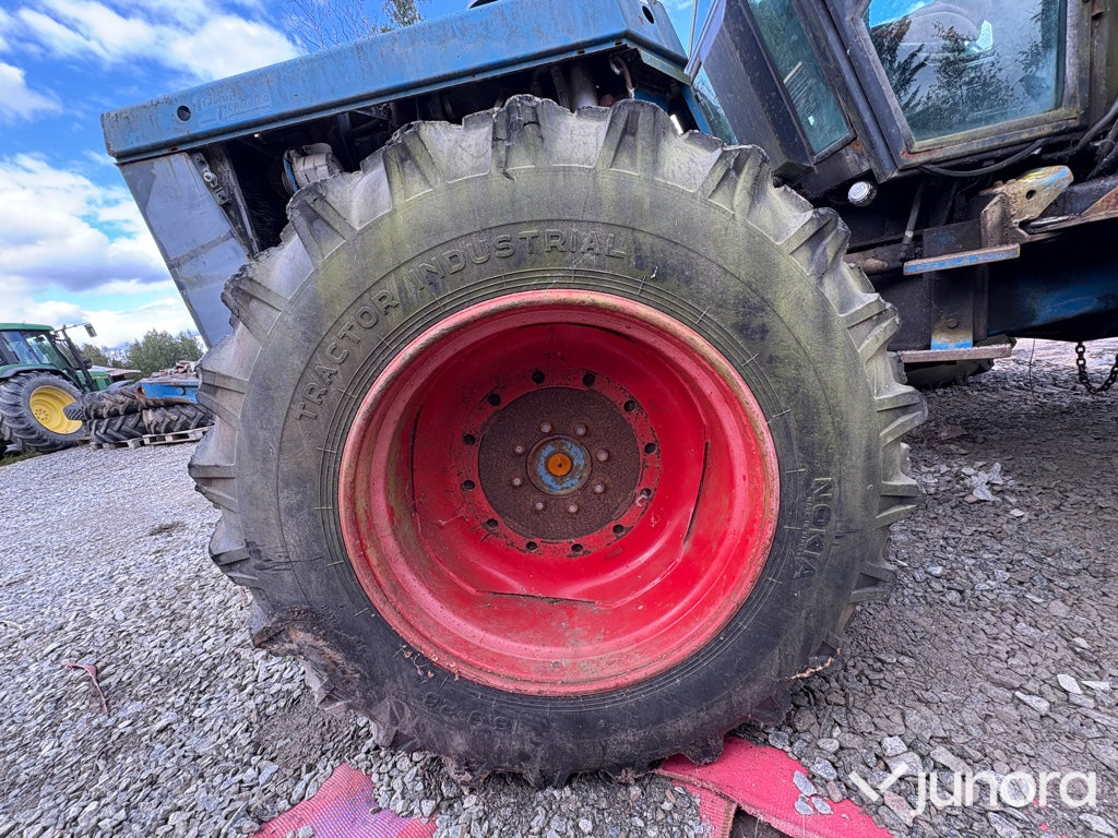 Ford Versatile 276