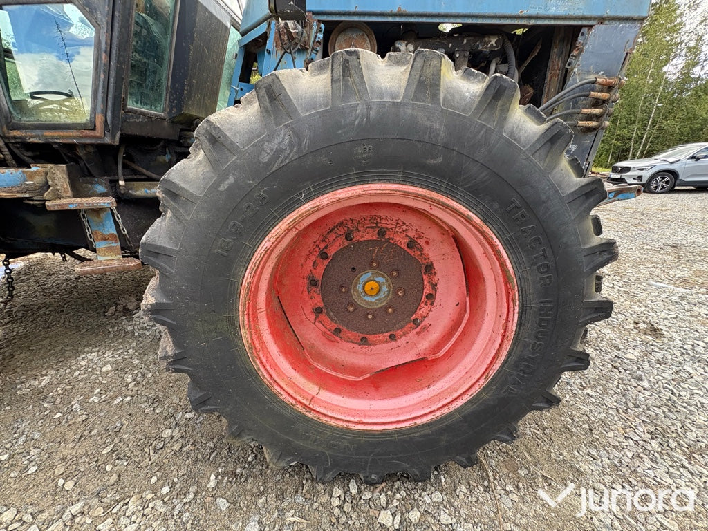 Ford Versatile 276