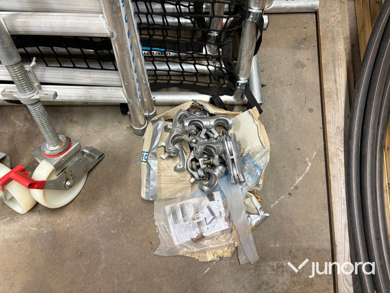 Aluminiumställning med solpanelshiss Euroscaffold