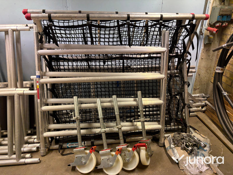Aluminiumställning med solpanelshiss Euroscaffold