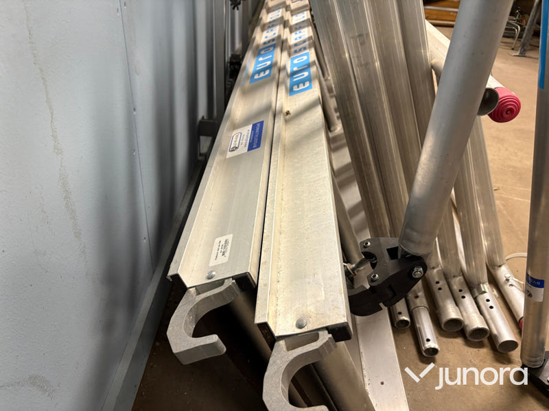Aluminiumställning med solpanelshiss Euroscaffold