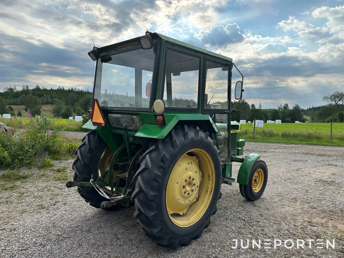 John Deere 1130
