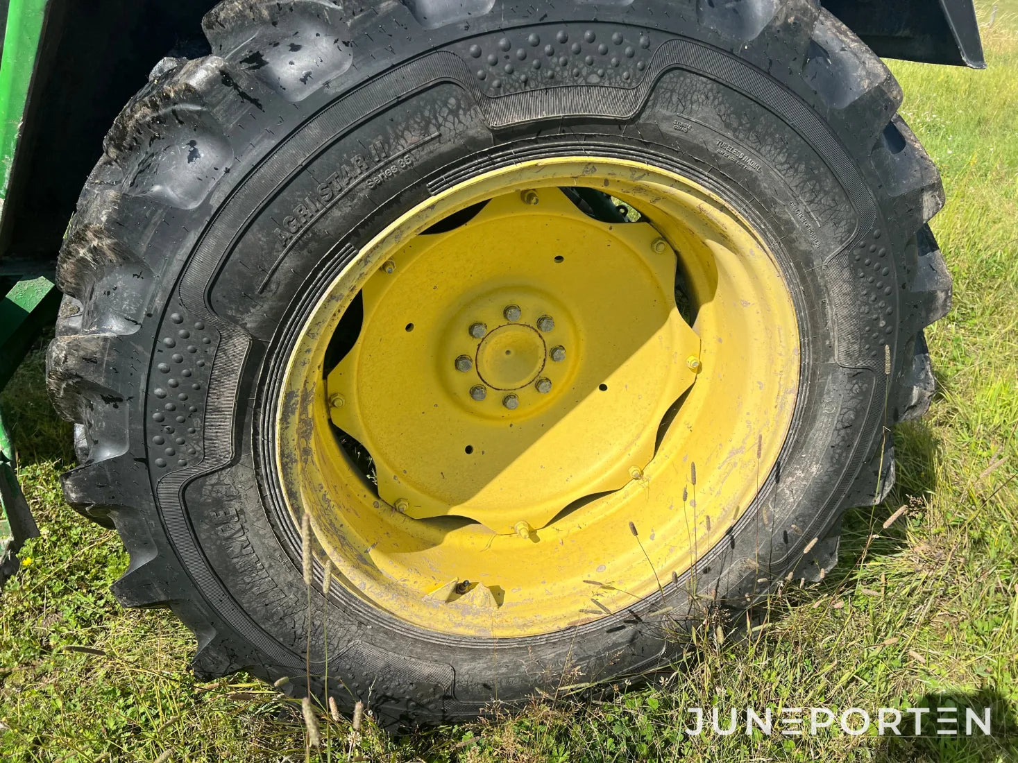 John Deere 2130 med lastare