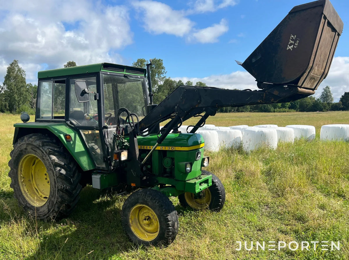 John Deere 2130 med lastare