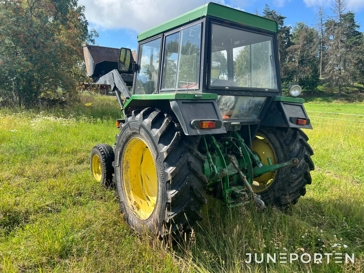 John Deere 2130 med lastare