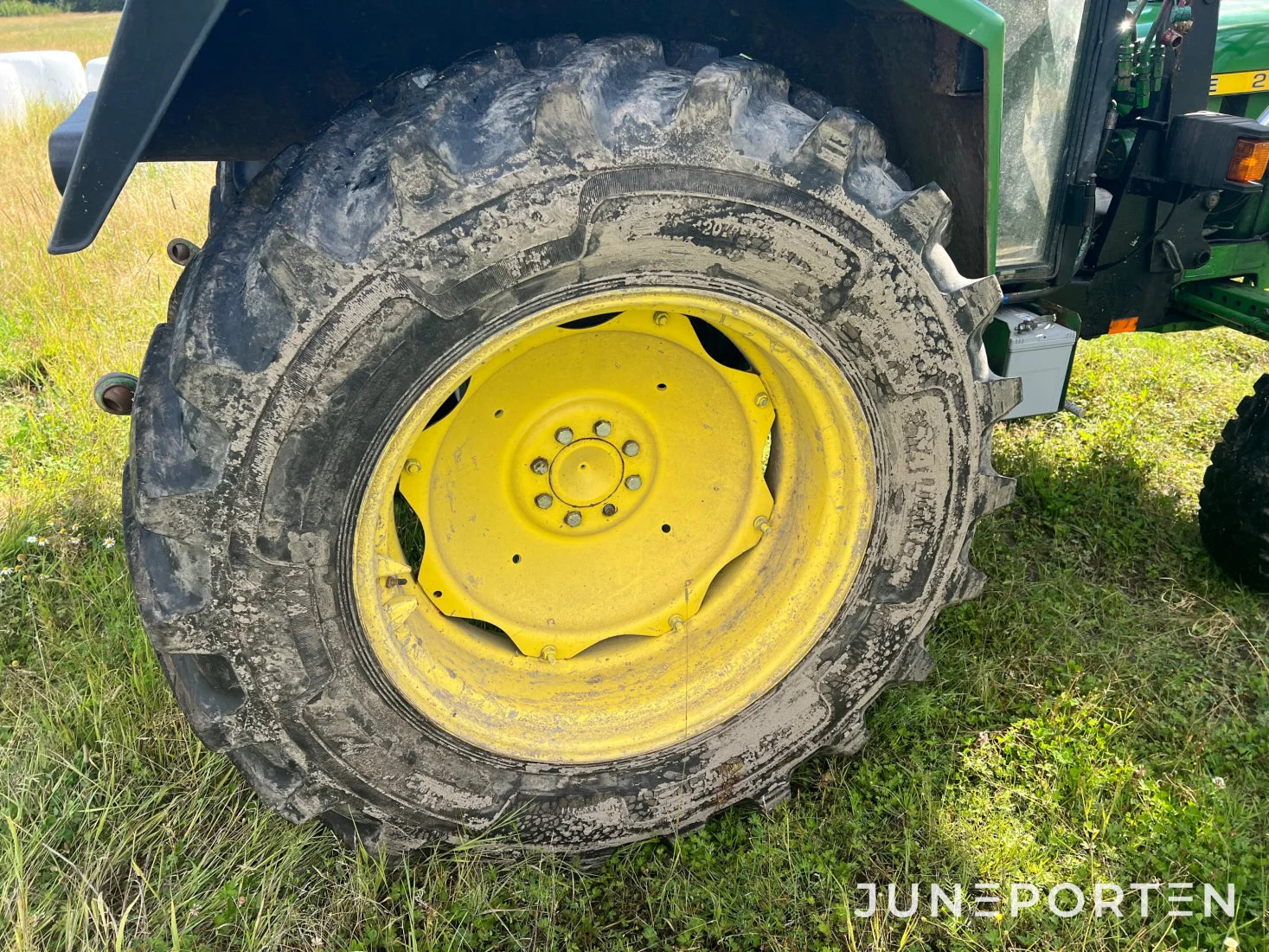 John Deere 2130 med lastare