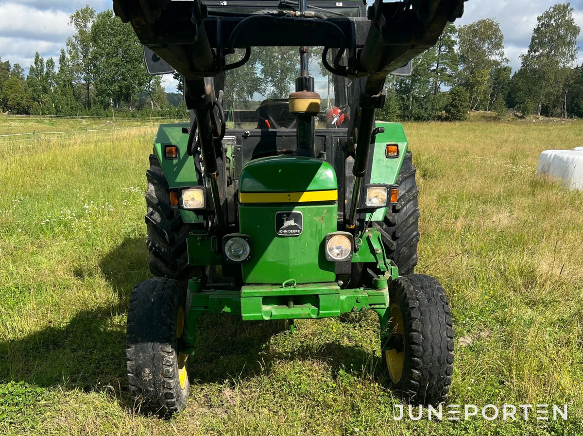 John Deere 2130 med lastare
