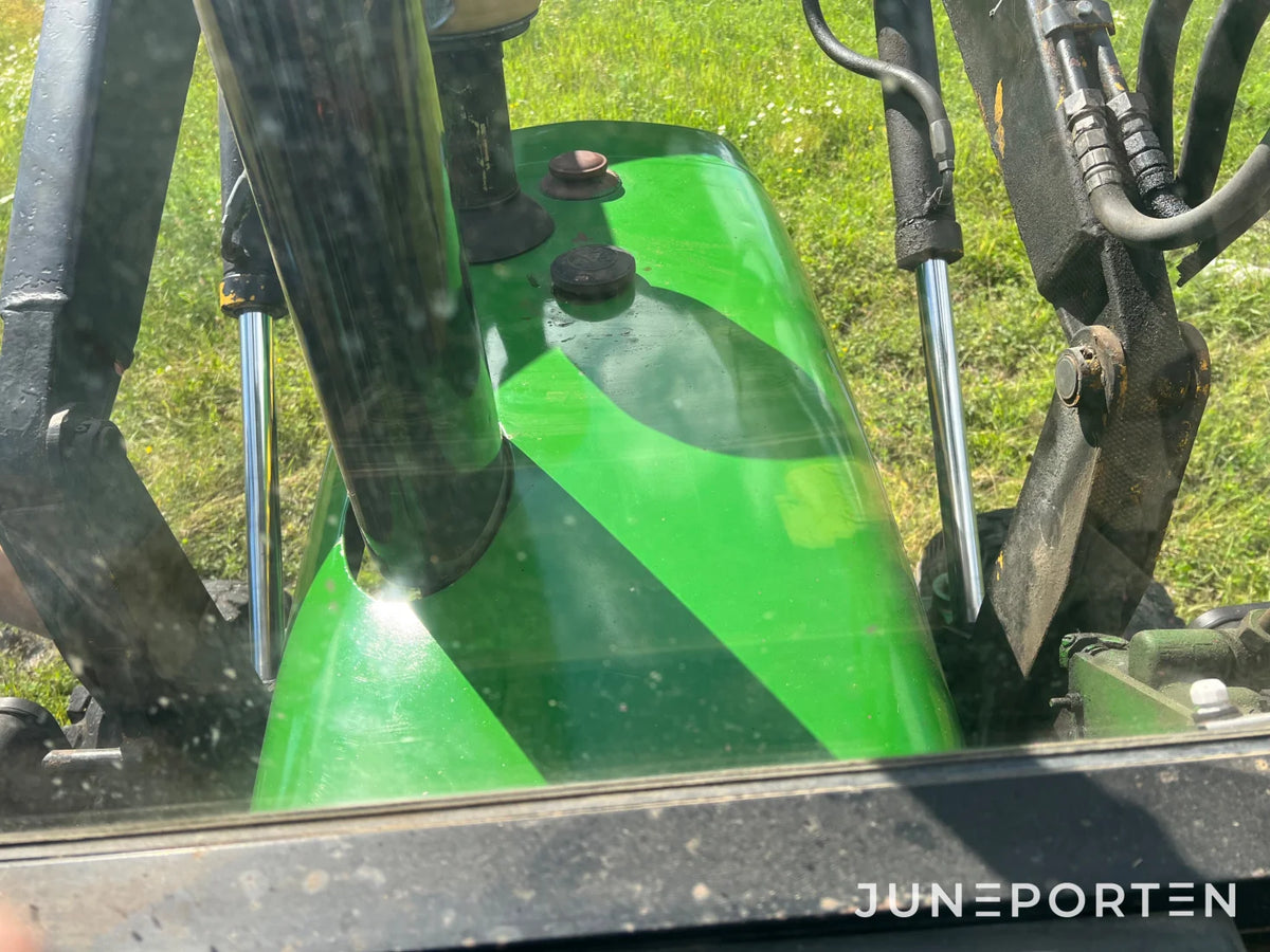 John Deere 2130 med lastare