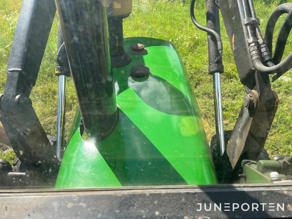 John Deere 2130 med lastare