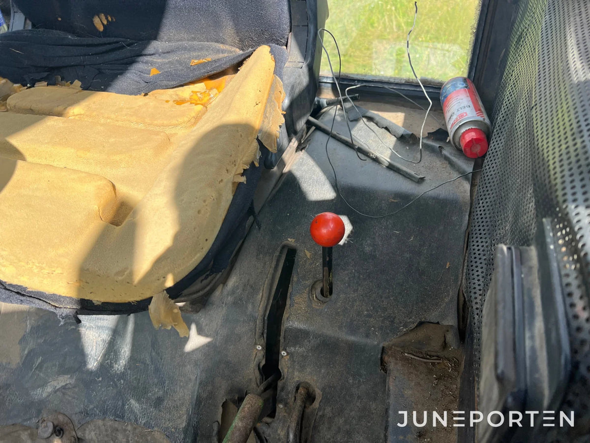 John Deere 2130 med lastare