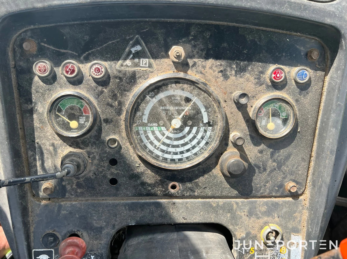 John Deere 2130 med lastare