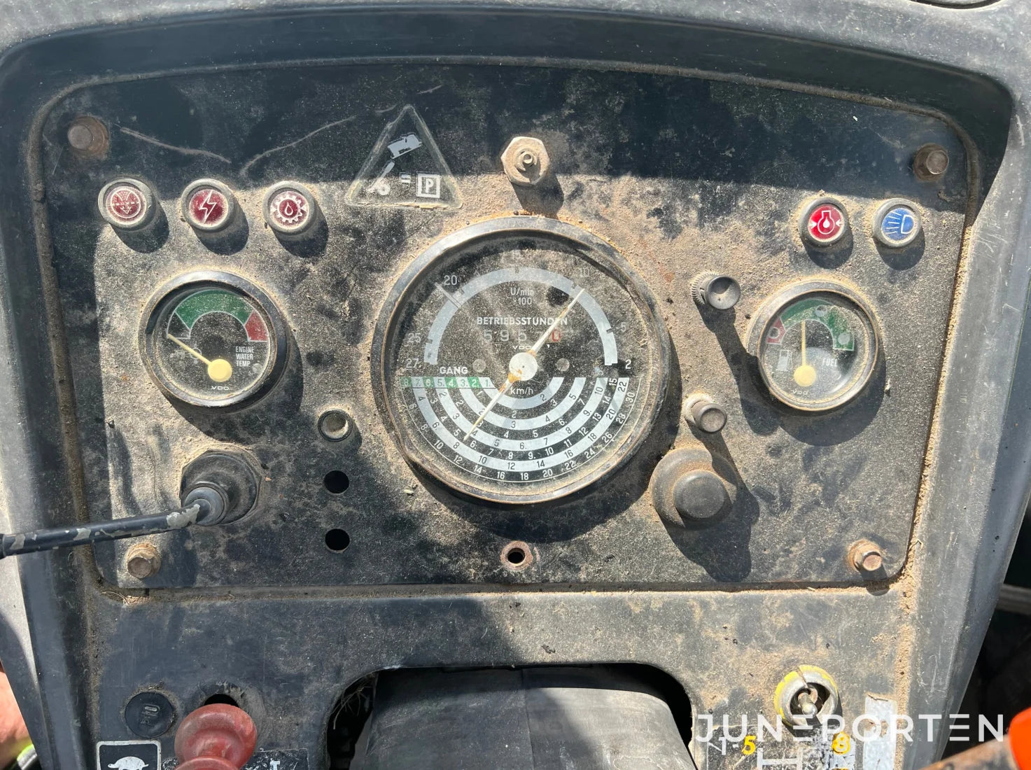 John Deere 2130 med lastare