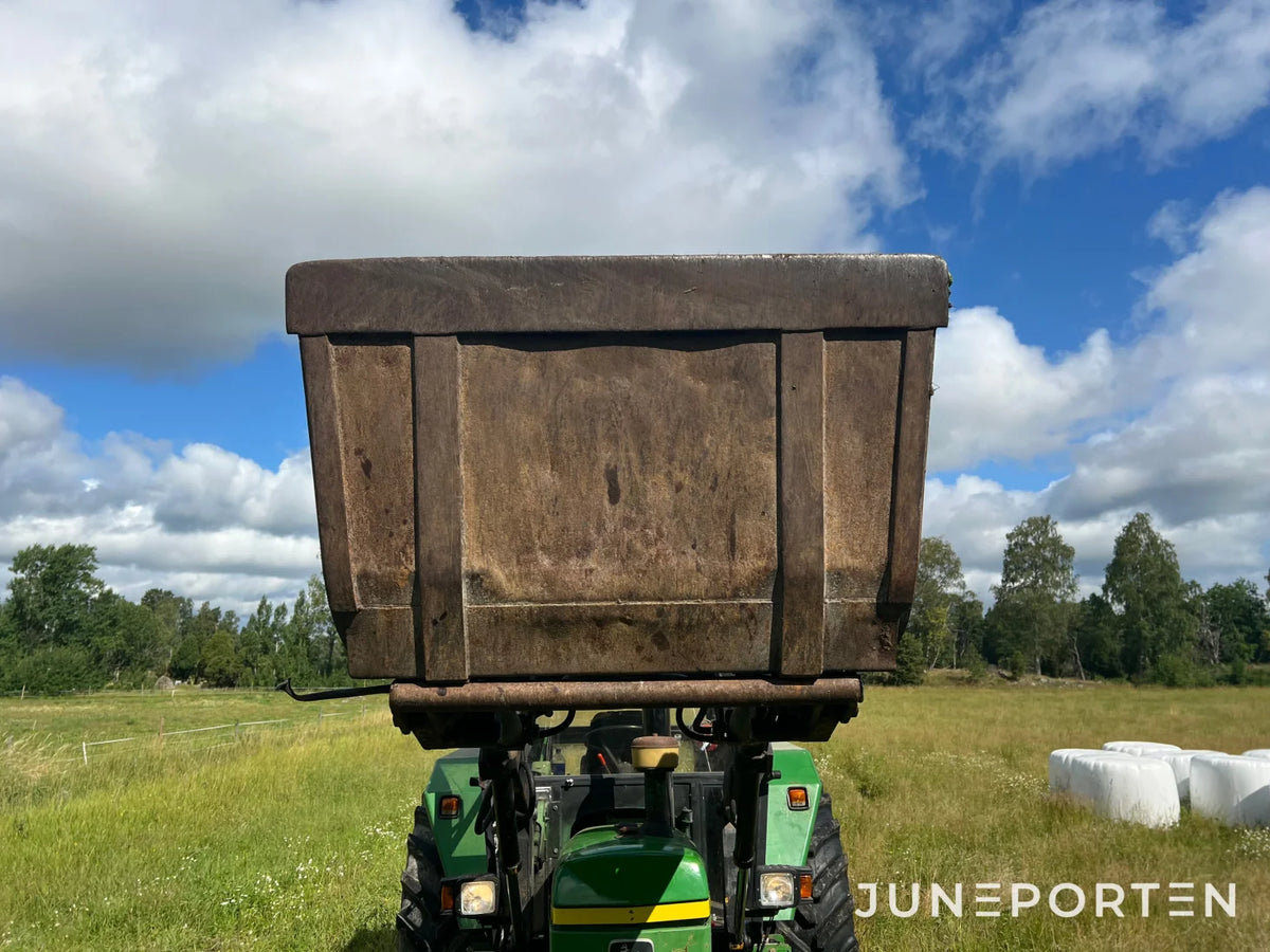 John Deere 2130 med lastare