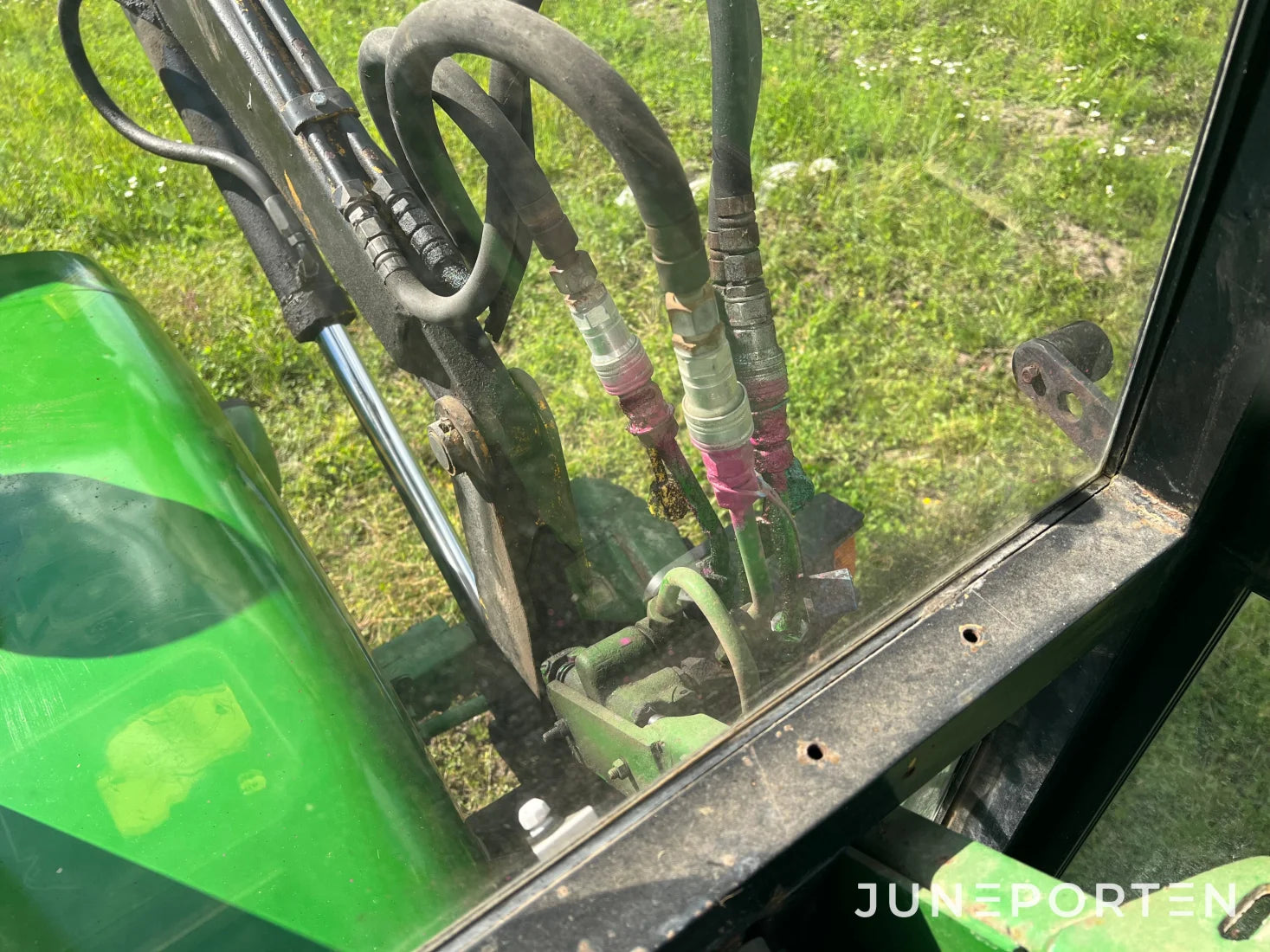 John Deere 2130 med lastare