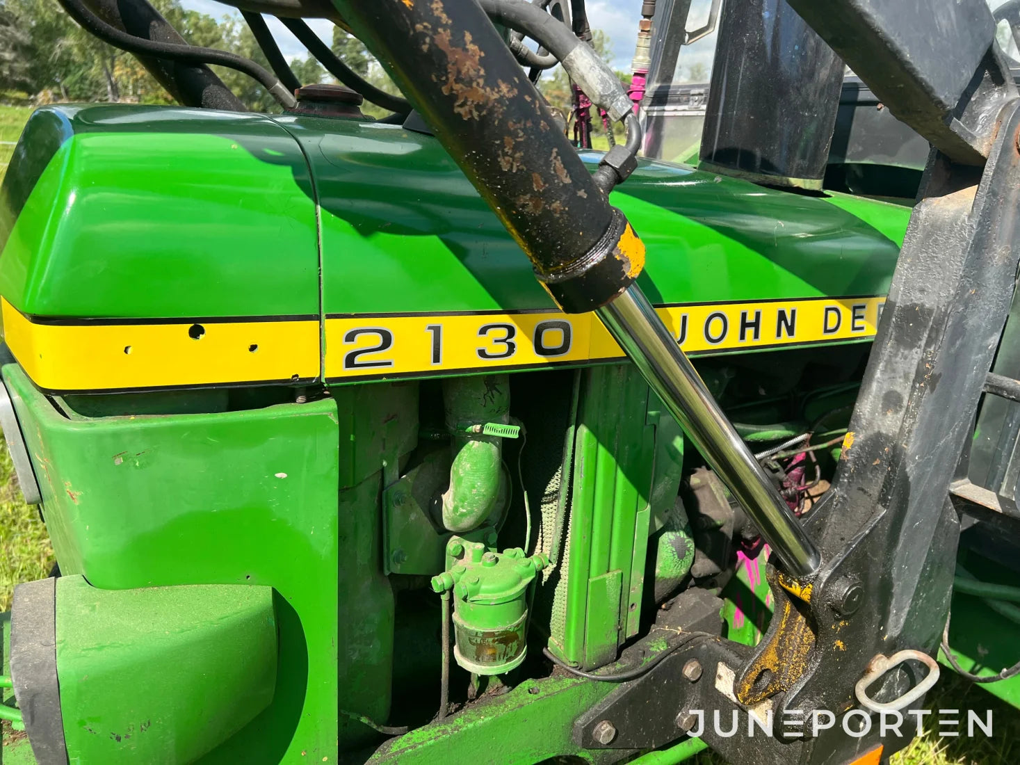 John Deere 2130 med lastare
