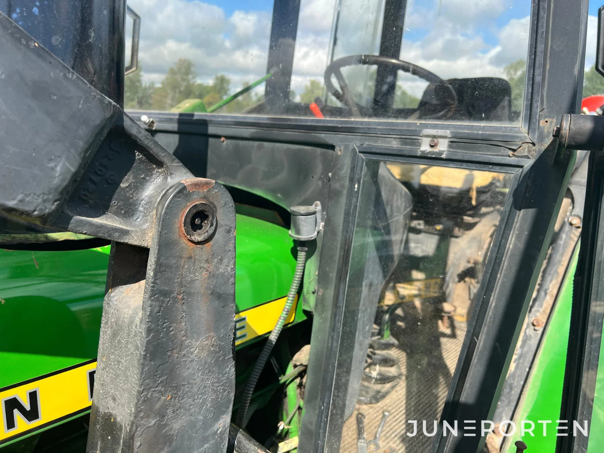 John Deere 2130 med lastare