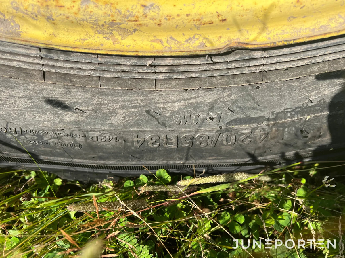John Deere 2130 med lastare