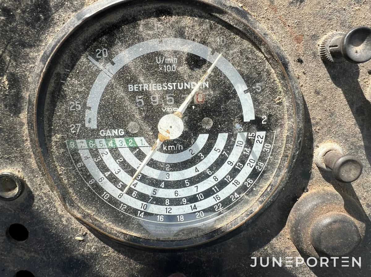 John Deere 2130 med lastare