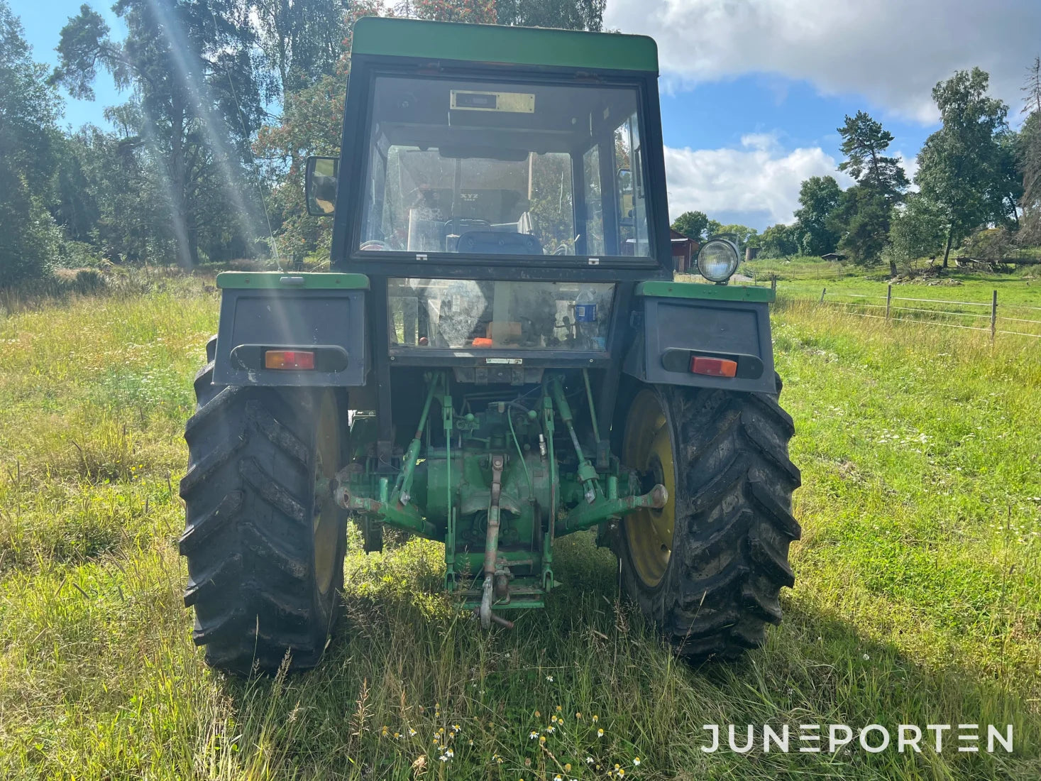 John Deere 2130 med lastare