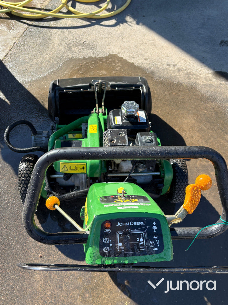 John Deere 220E-Cut Hybrid