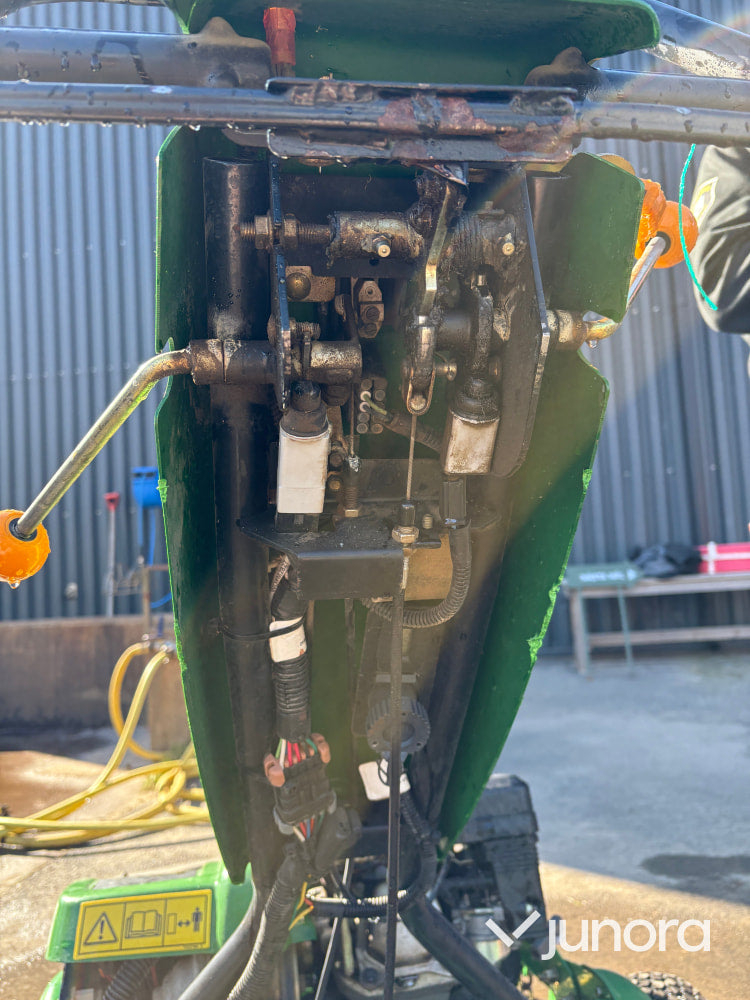 John Deere 220E-Cut Hybrid