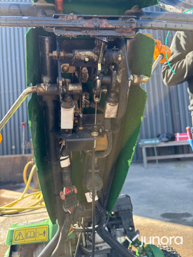 John Deere 220E-Cut Hybrid