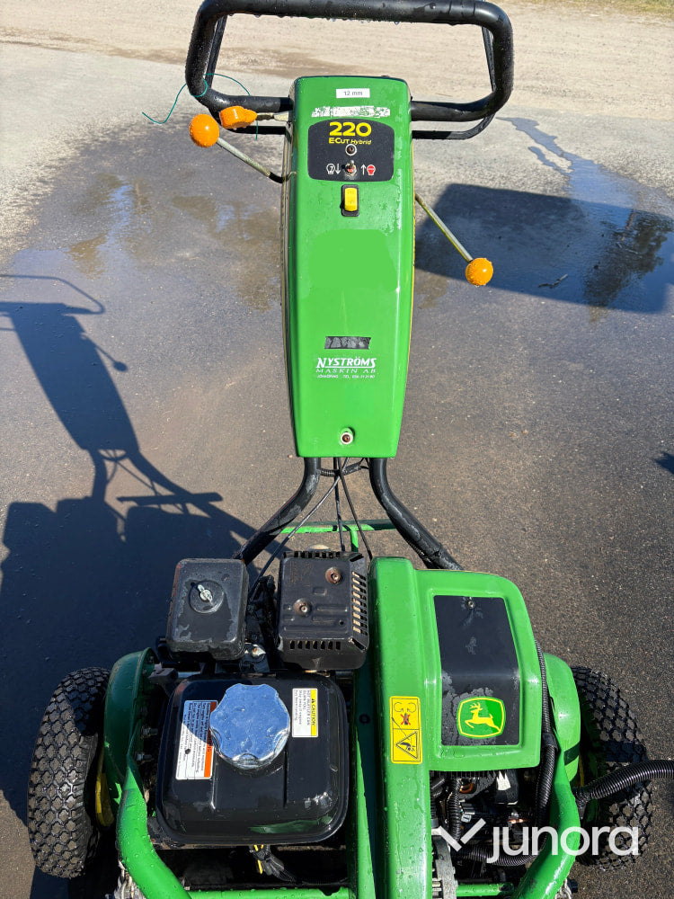 John Deere 220E-Cut Hybrid