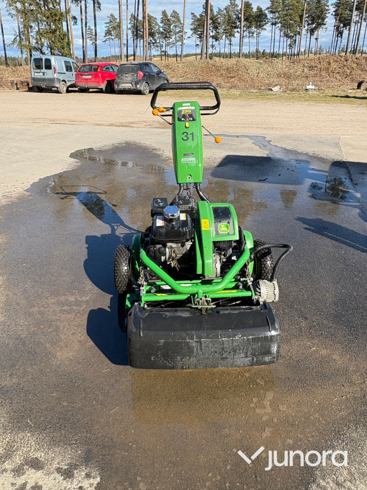 John Deere 220E-Cut Hybrid