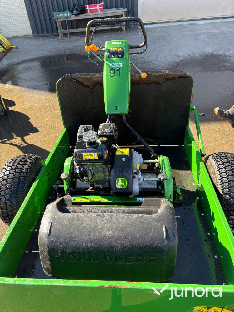 John Deere 220SL PrecisionCut