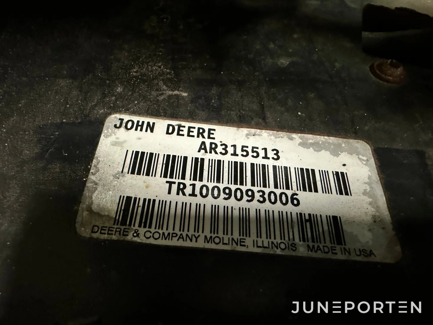 John Deere 3520 med redskap