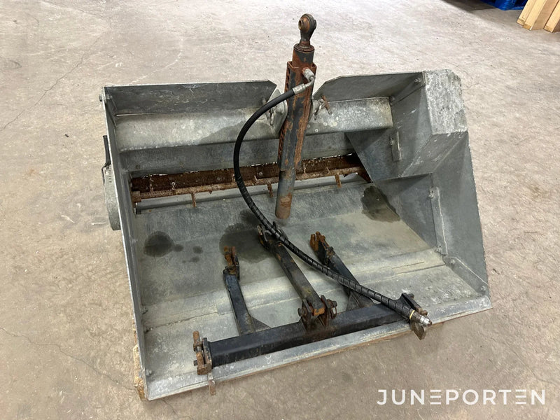 John Deere 3520 med redskap