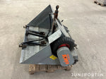 John Deere 3520 med redskap