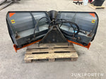 John Deere 3520 med redskap