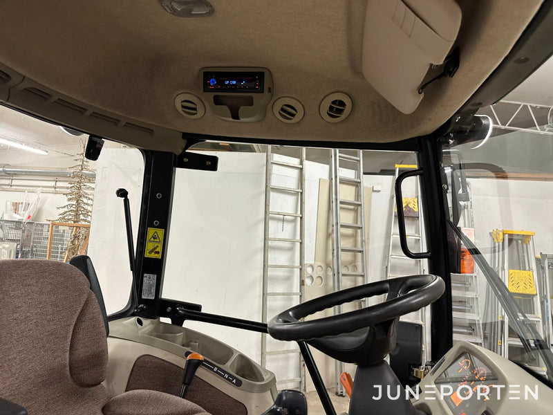 John Deere 3520 med redskap