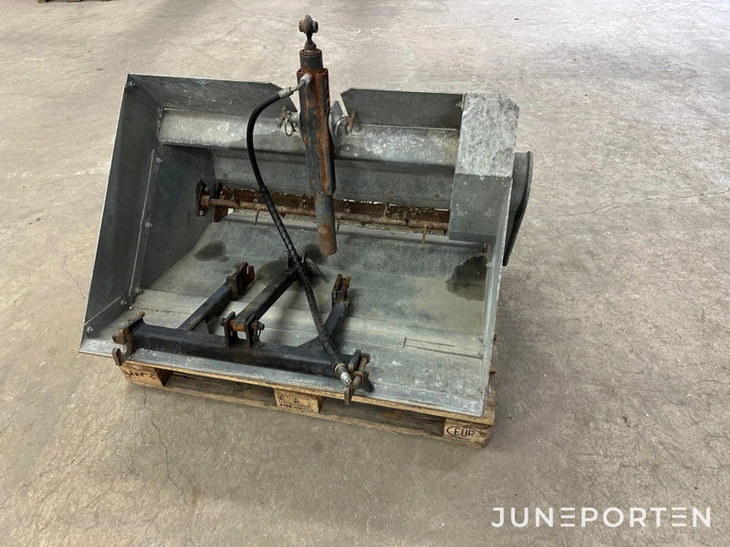 John Deere 3520 med redskap