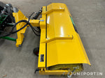 John Deere 3520 med redskap