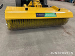 John Deere 3520 med redskap