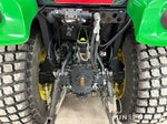John Deere 3520 med redskap