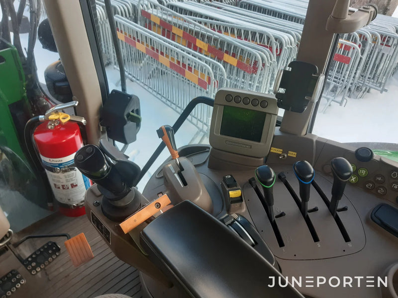 John Deere 6330 med lastare